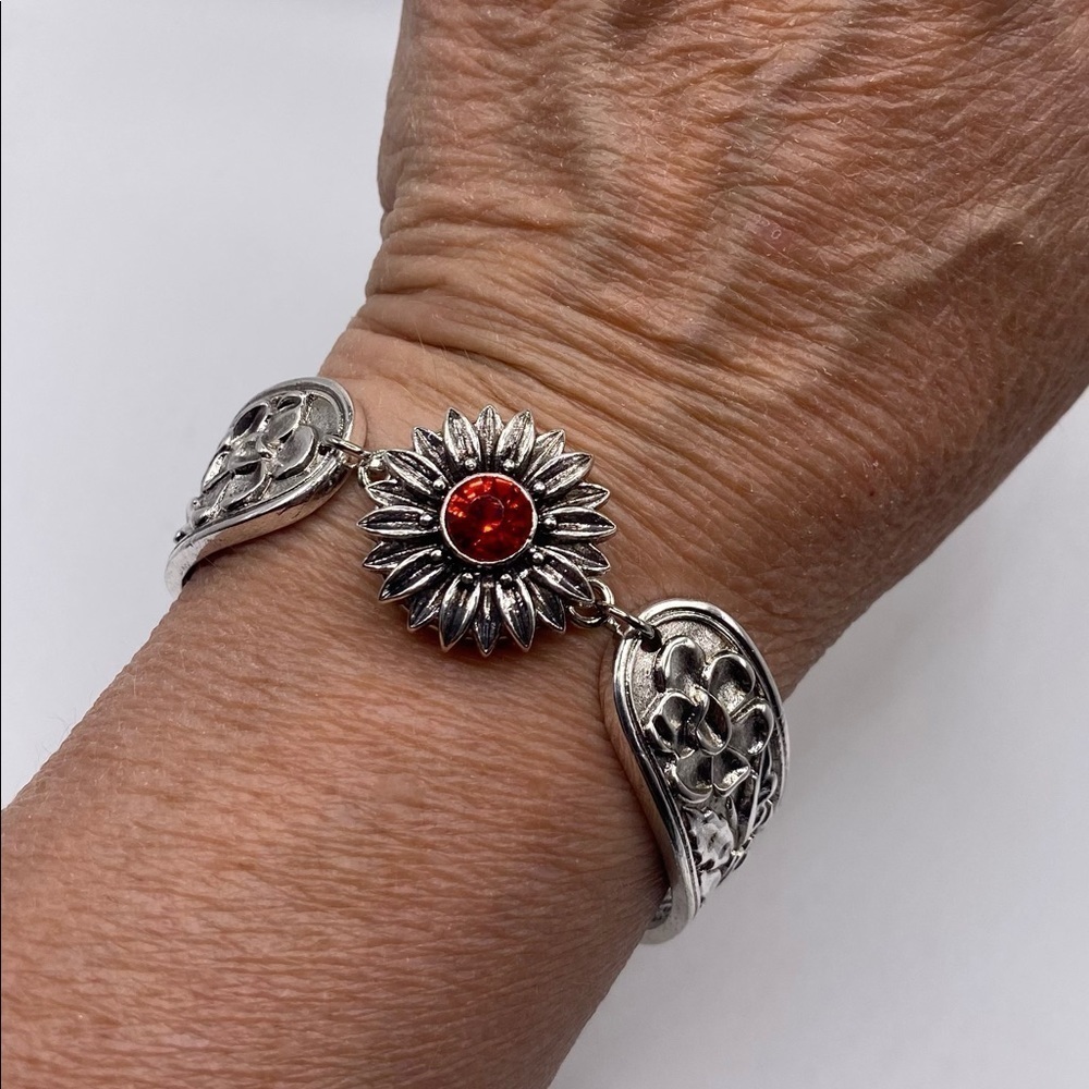 Sunflower Snap Jewelry Floral Bracelet with 18mm Snap w/ Red Stone! SEE VIDEO!